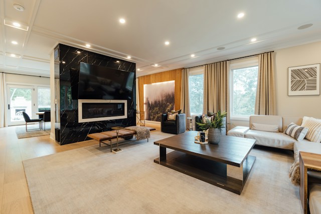 'Custom Home Interiors in Oklahoma: Designing Comfortable Spaces for Modern Families